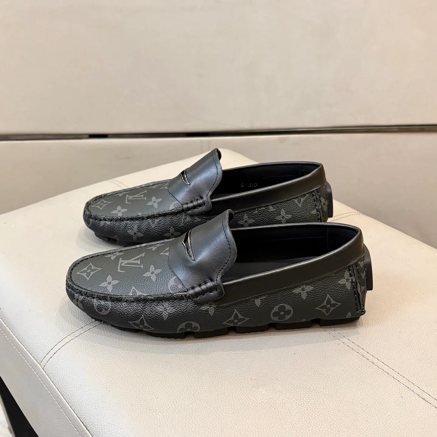 Factory price: 460💰LV men's beanie shoes 2025 official website synchronization <market top version> imported first layer old flower leather/embossed ➕ black cowhide original packaging. Size 38-45